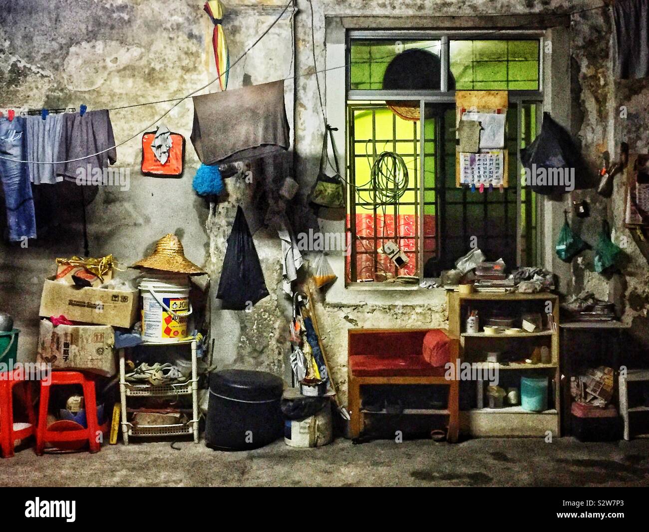 Street Scene in der Nacht in der Altstadt von Georgetown, Penang, Malaysia - Smartphone-aufgenommenes Stockfoto