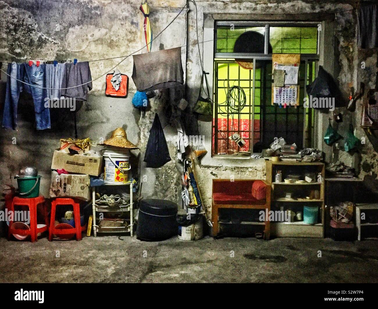 Street Scene in der Nacht in der Altstadt von Georgetown, Penang, Malaysia - Smartphone-aufgenommenes Stockfoto