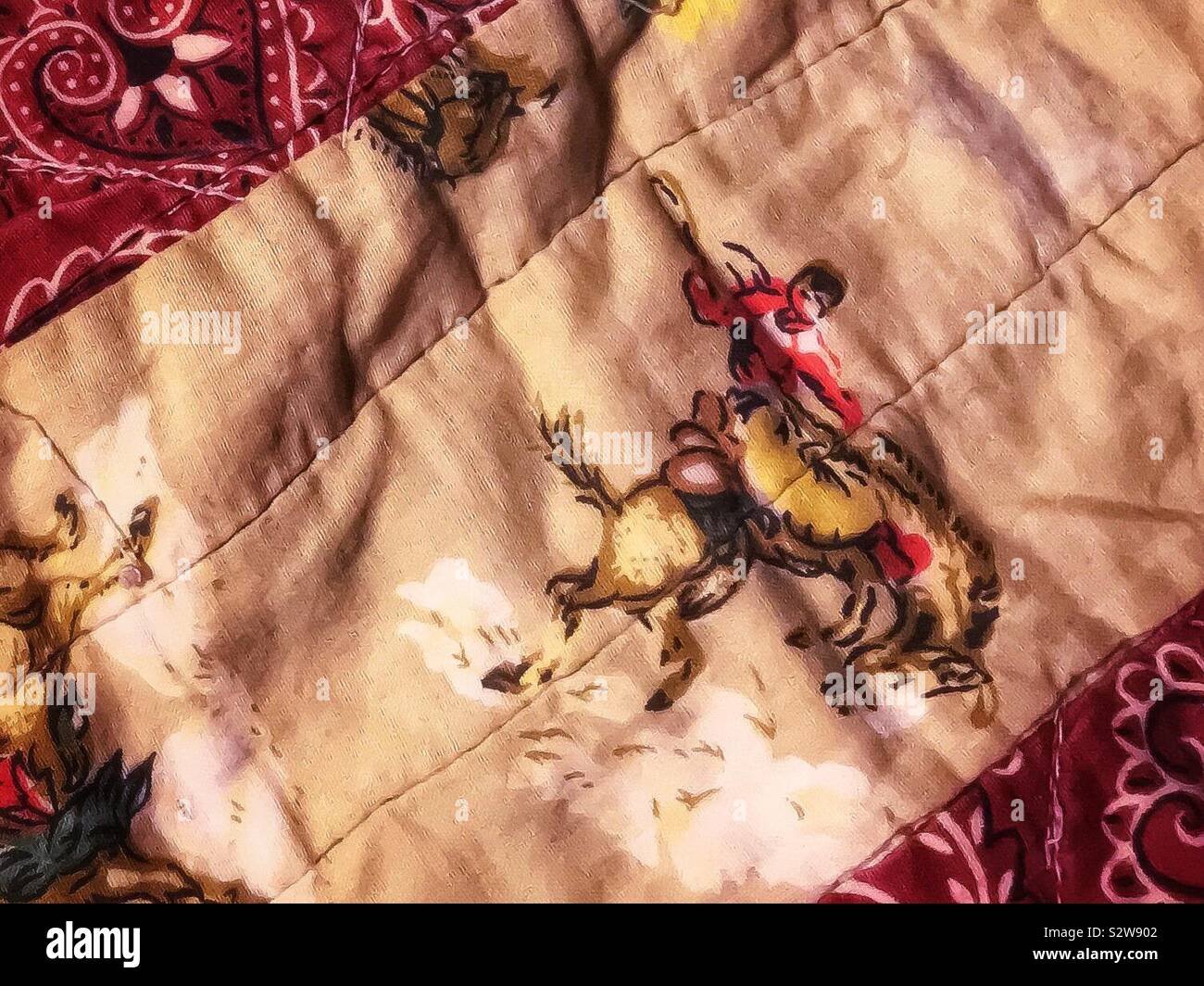 Nahaufnahme von Cowboy Tagesdecke Darstellung von Ruckeln bronco und Cowboy - Smartphone-aufgenommenes Stockfoto