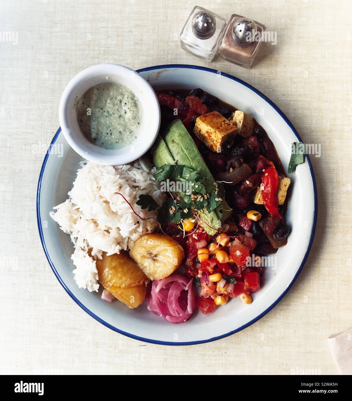 Vegan afrikanische Speisen in Paris Cafe Stockfoto