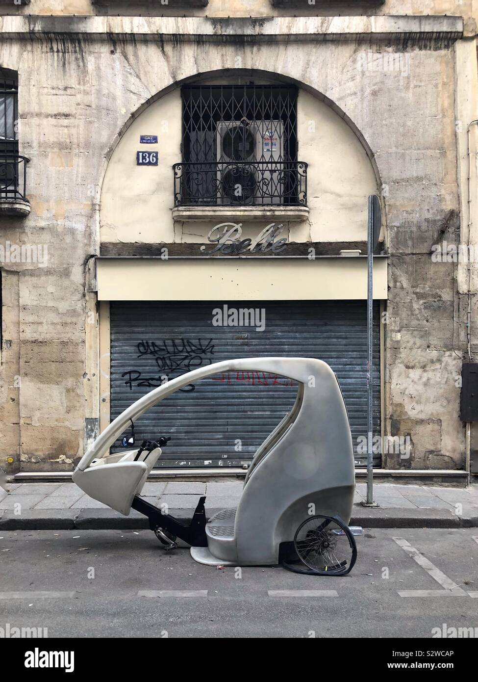 Paris-Straße - Smartphone-aufgenommenes Stockfoto