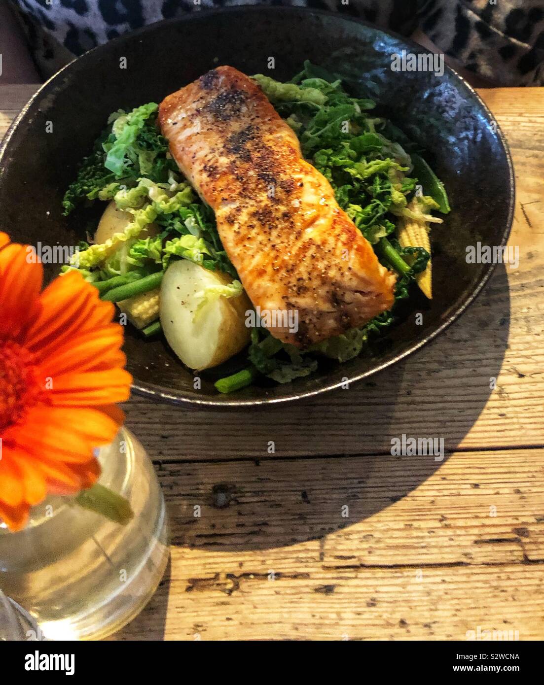 Lachs und Gemüse Stockfoto