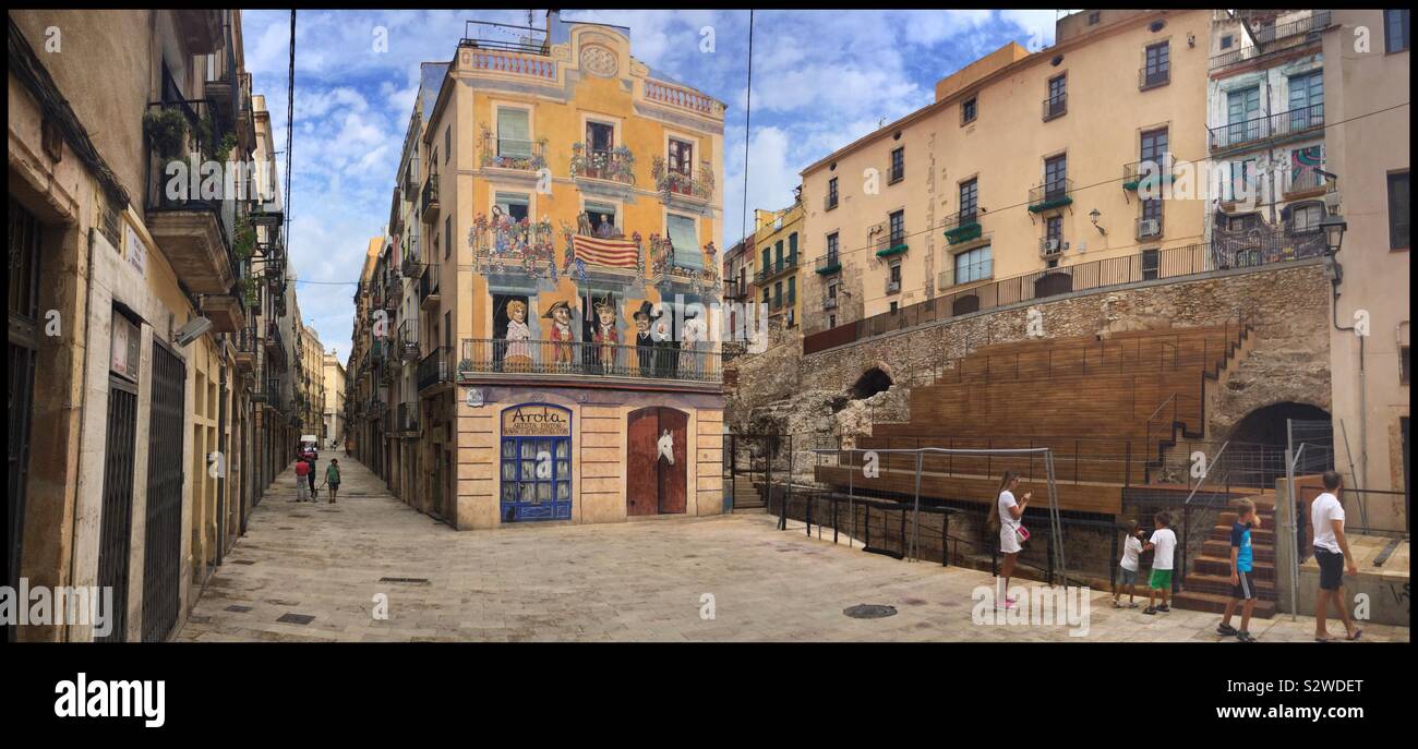 Wandbild und römischen Ruinen in der Stadt Tarragona, Katalonien, Spanien. - Smartphone-aufgenommenes Stockfoto