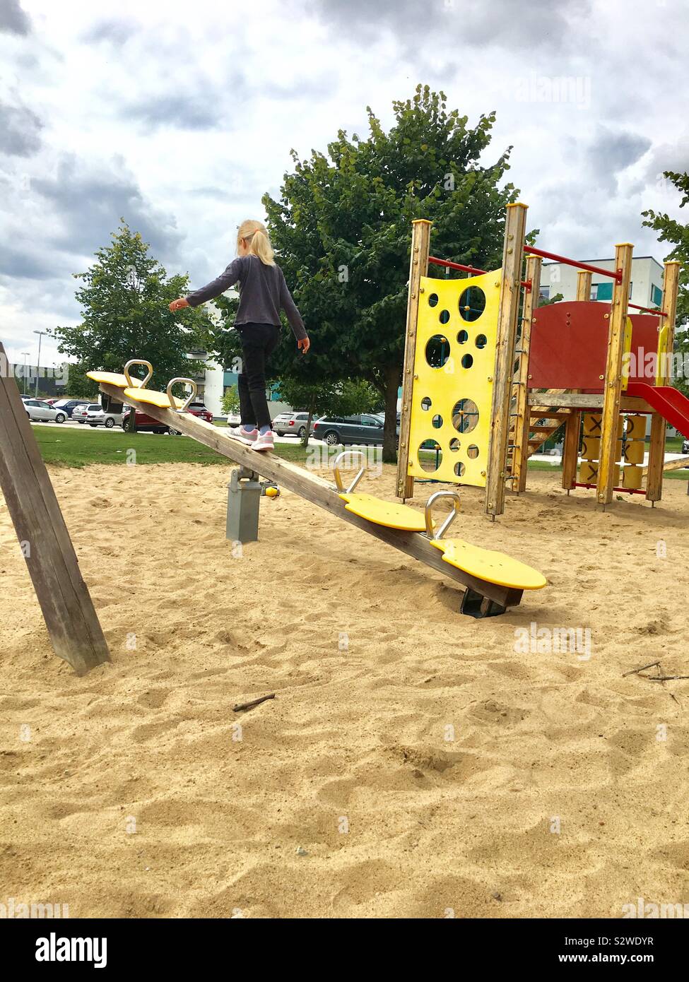 Kind auf dem Spielplatz Stockfoto