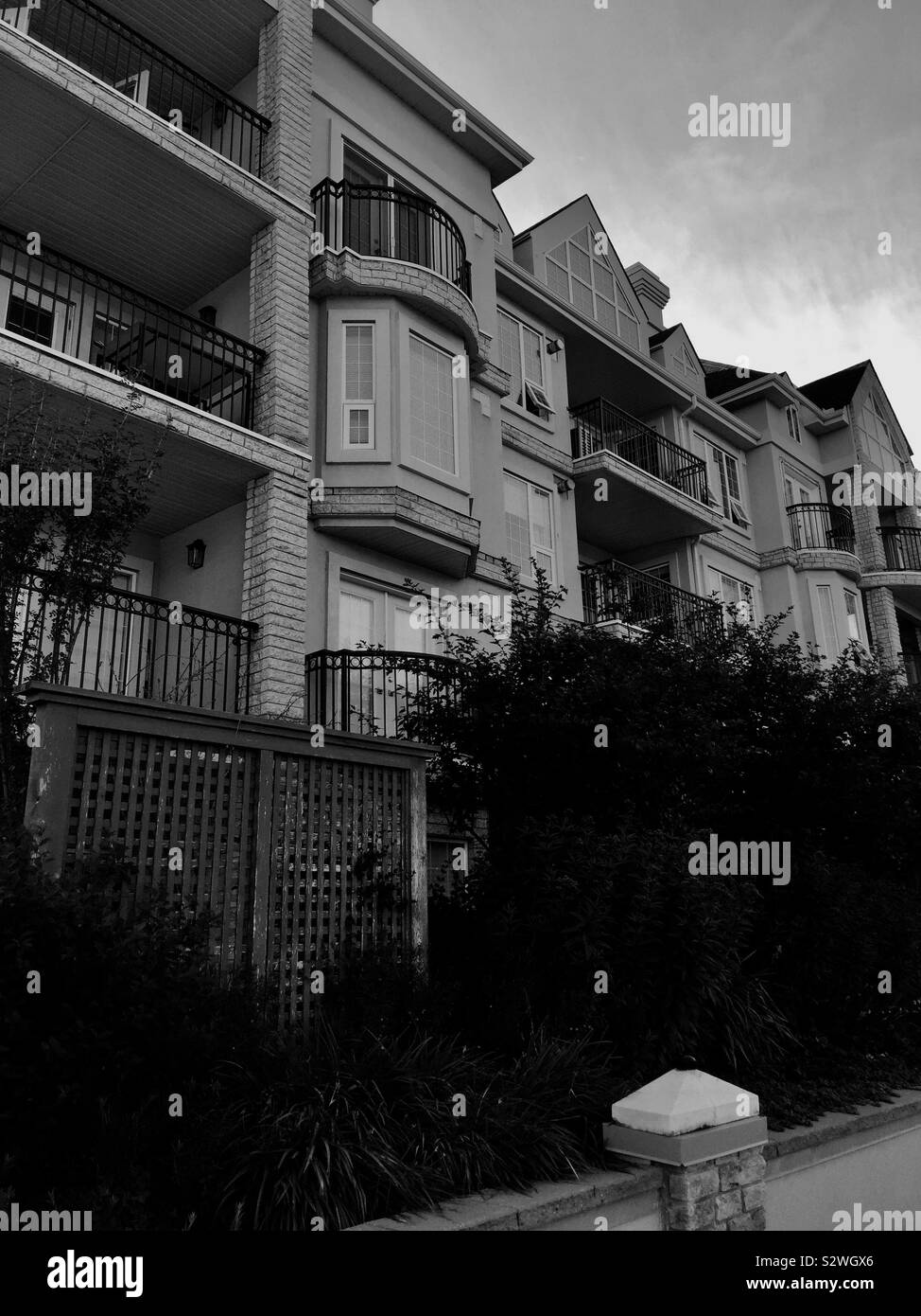 Straßenszenen in Kensington, Alberta, Kanada. Neue Wohnung, Appartement, Residence, home Stockfoto