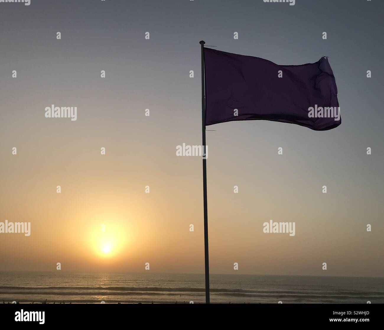 Flagge Silhouette bei Sonnenuntergang Stockfoto