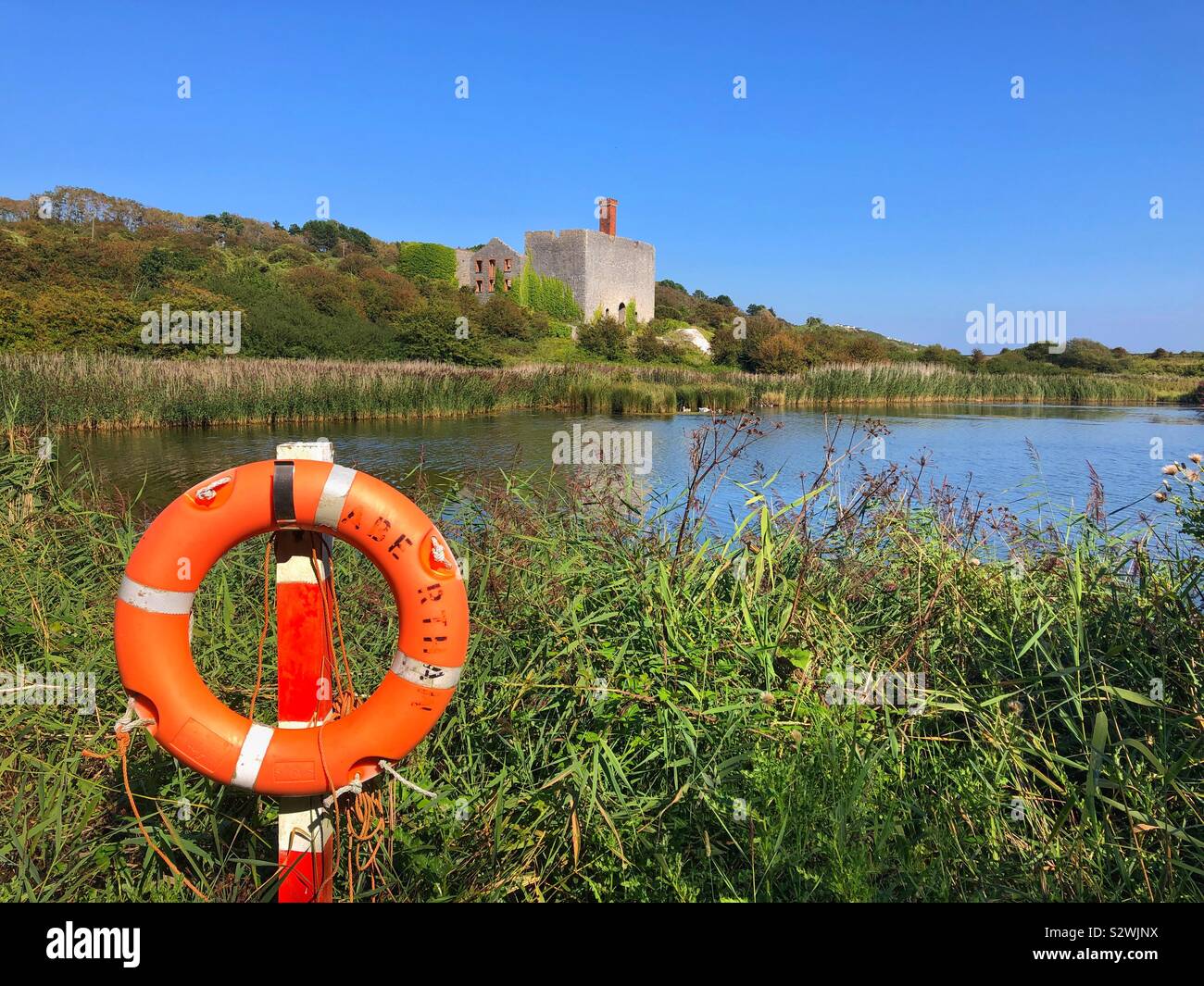 Aberthaw Biodiversität und See, mit Ring, South Wales. Stockfoto