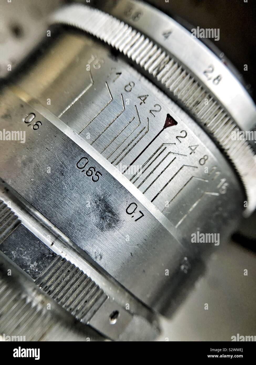 Klassische analoge Kamera metall Objektivzylinder details Stockfoto