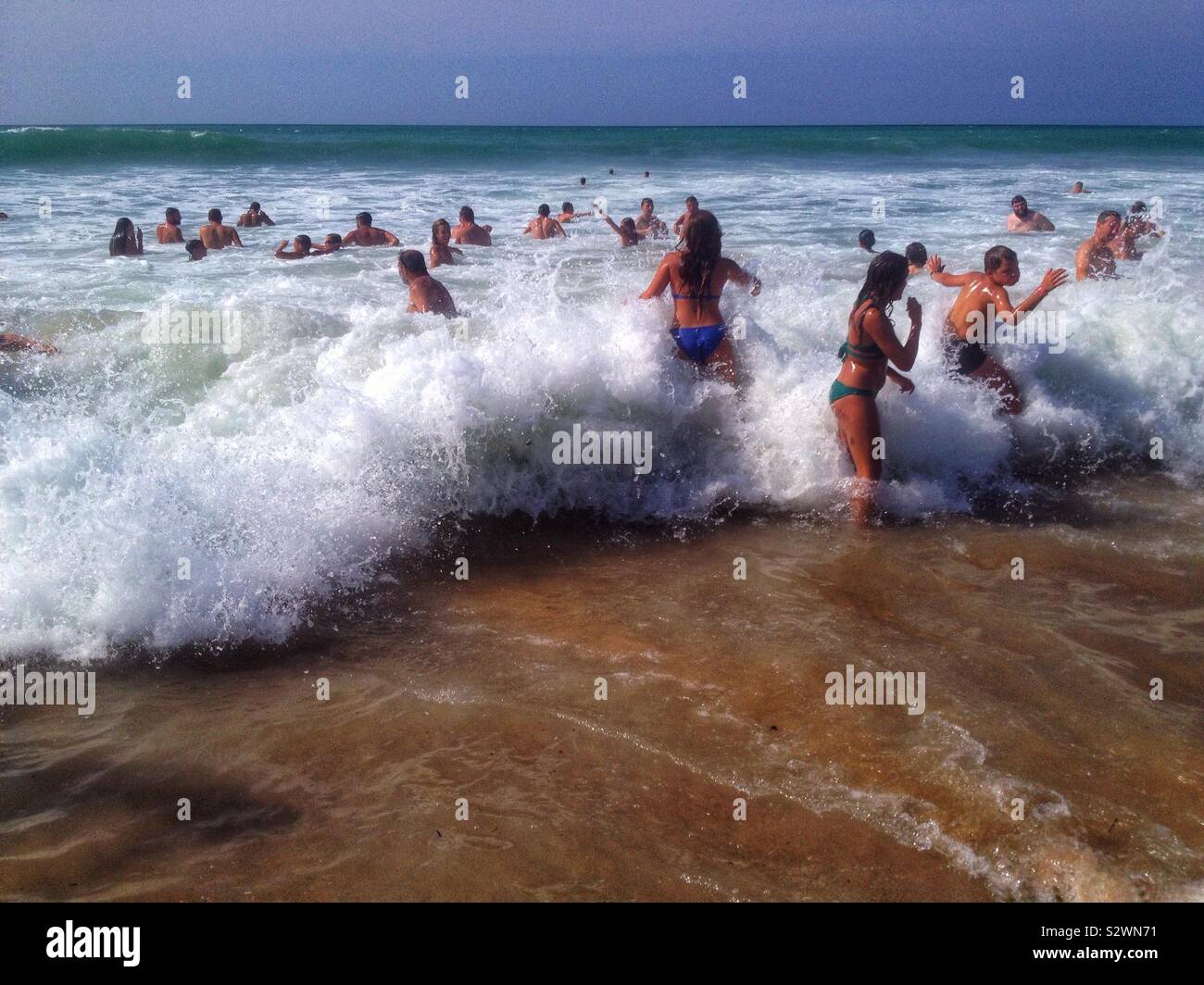 Das Baden in den Wellen, Biarritz, Frankreich Stockfoto