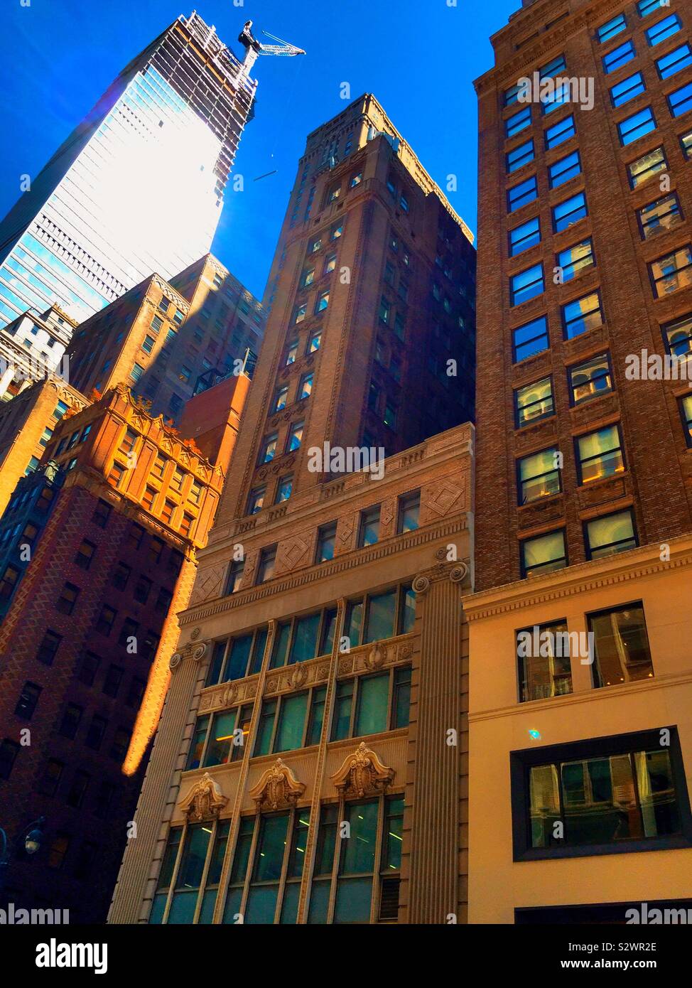 Die Lefcourt Gebäude aus der Kolonialzeit, 295 Madison Avenue und 41st Street, New York City, USA - Smartphone-aufgenommenes Stockfoto