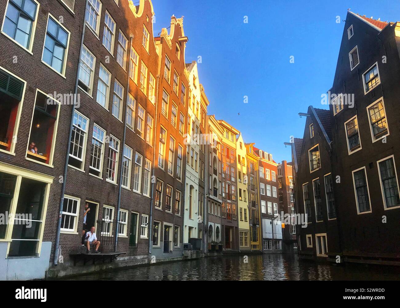 Klein Venedig Amsterdam Canal Cruise - Smartphone-aufgenommenes Stockfoto