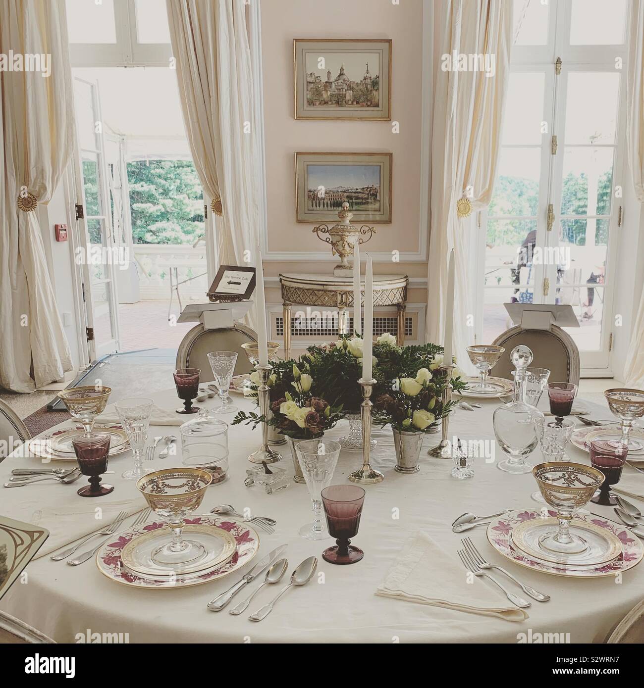 Tisch im Speisesaal Zimmer, an den Berg, der Immobilien durch den Autor Edith Wharton, wo Sie und Ihr Mann Edward Lebte 1902-1911, Nantucket, Massachusetts, United States. Stockfoto