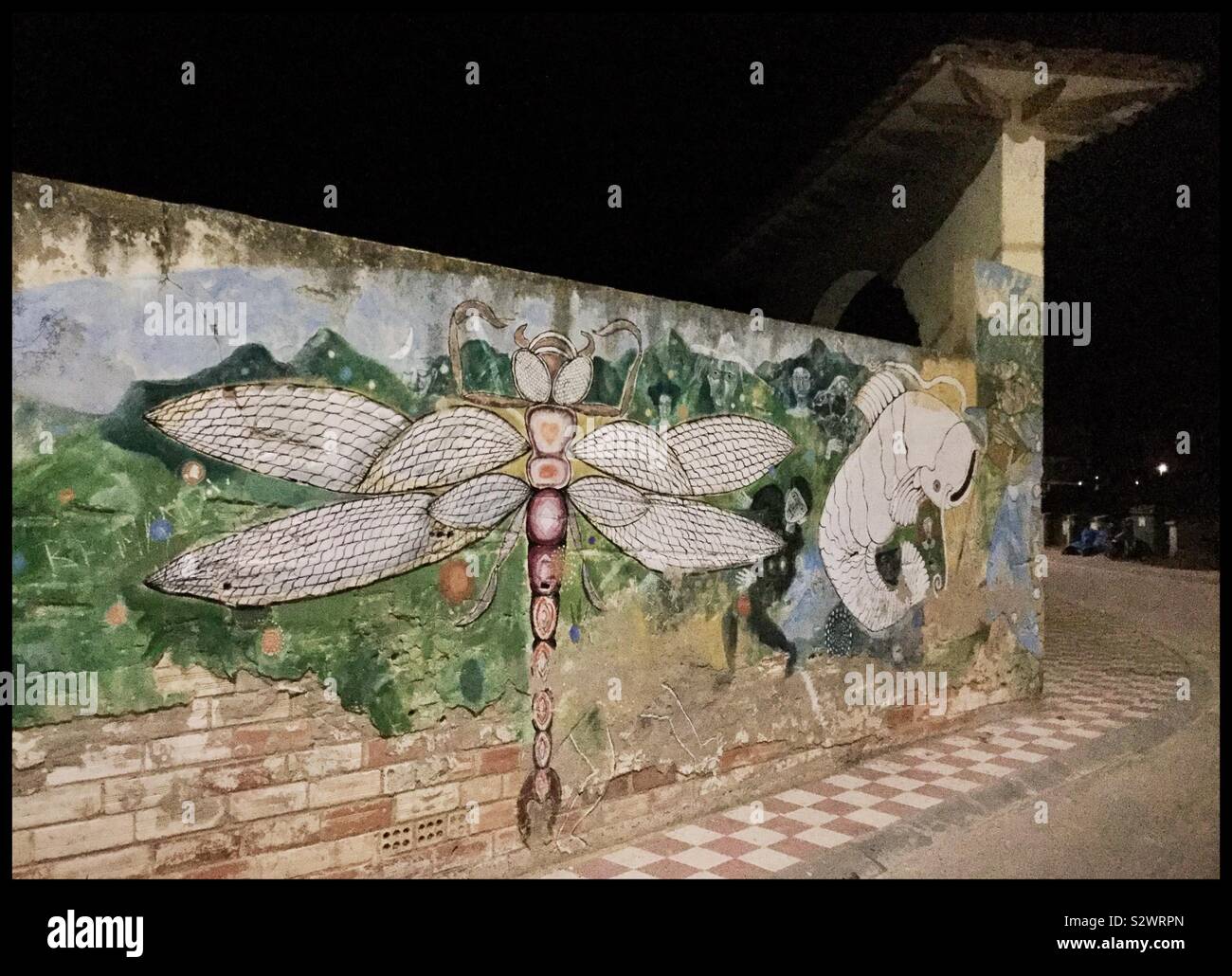 Street Art als Teil des Riu d'Art in Riba-Roja d'Ebre, Katalonien, Spanien. Stockfoto