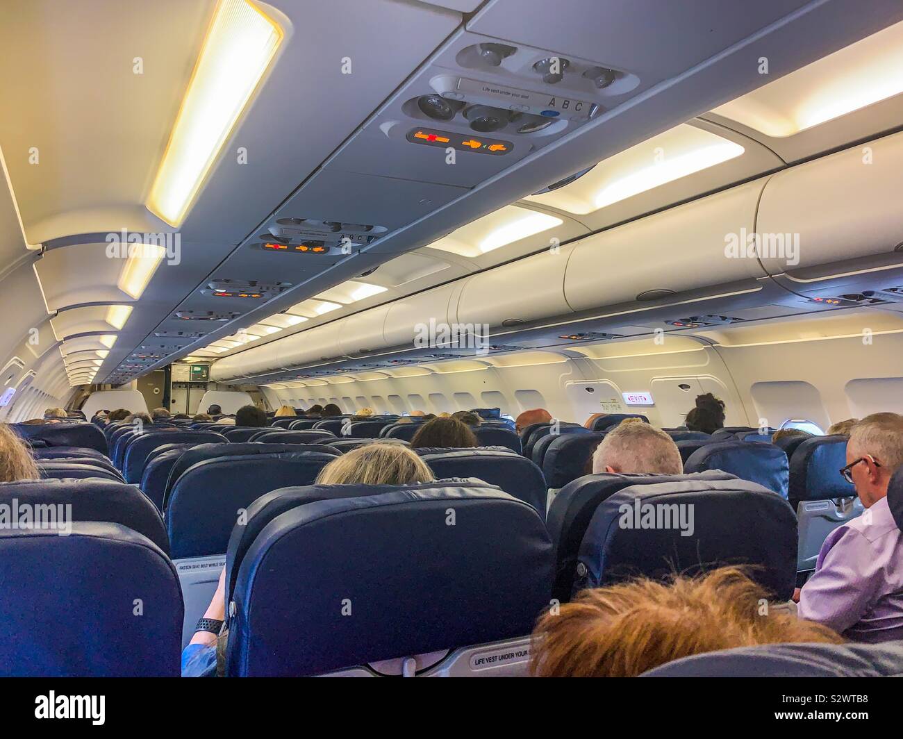 Innen Kabine von Aer Lingus A320 Fluggesellschaft beim Fliegen Stockfoto
