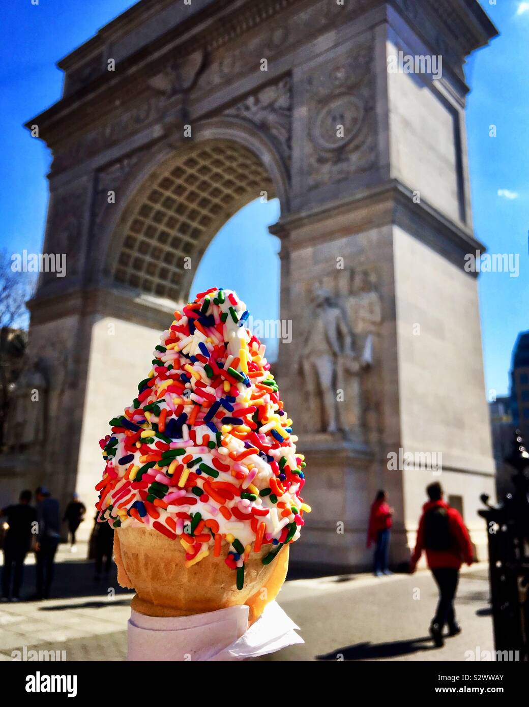 Vanille Eis mit Streuseln - außerhalb von New York Park Stockfoto
