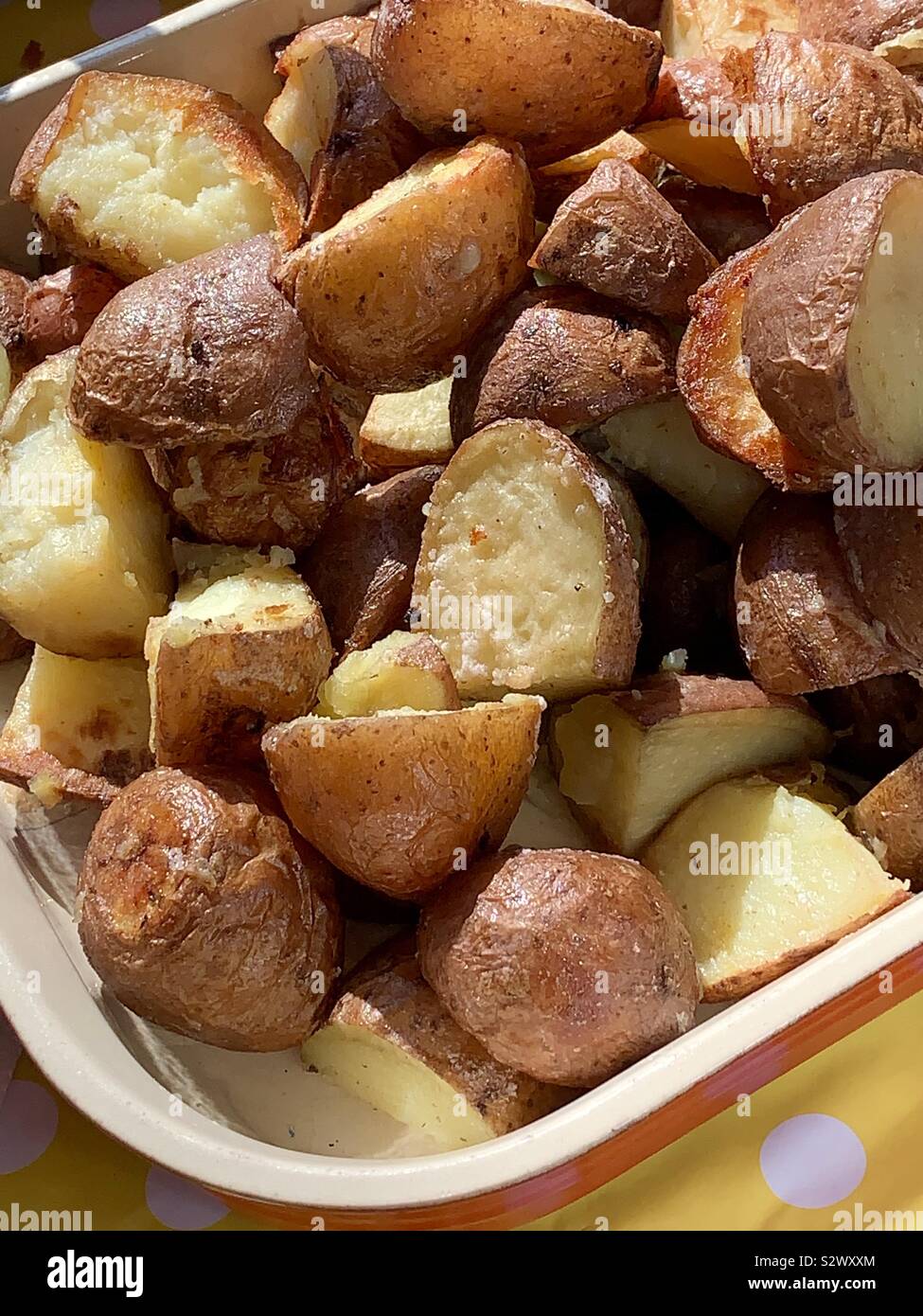 Bratkartoffeln in Fach Stockfoto