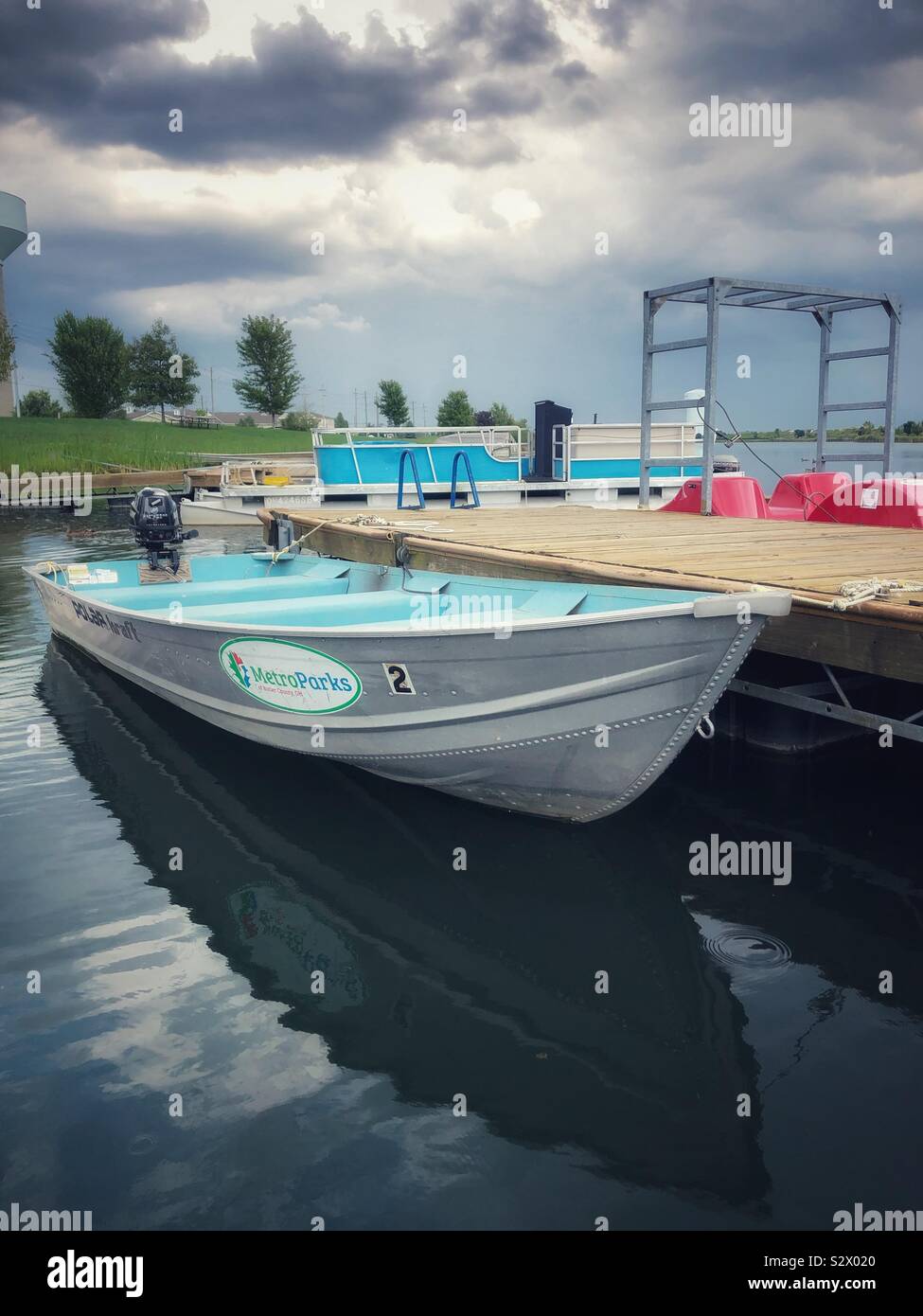 Ein Boot von einem Dock. Stockfoto