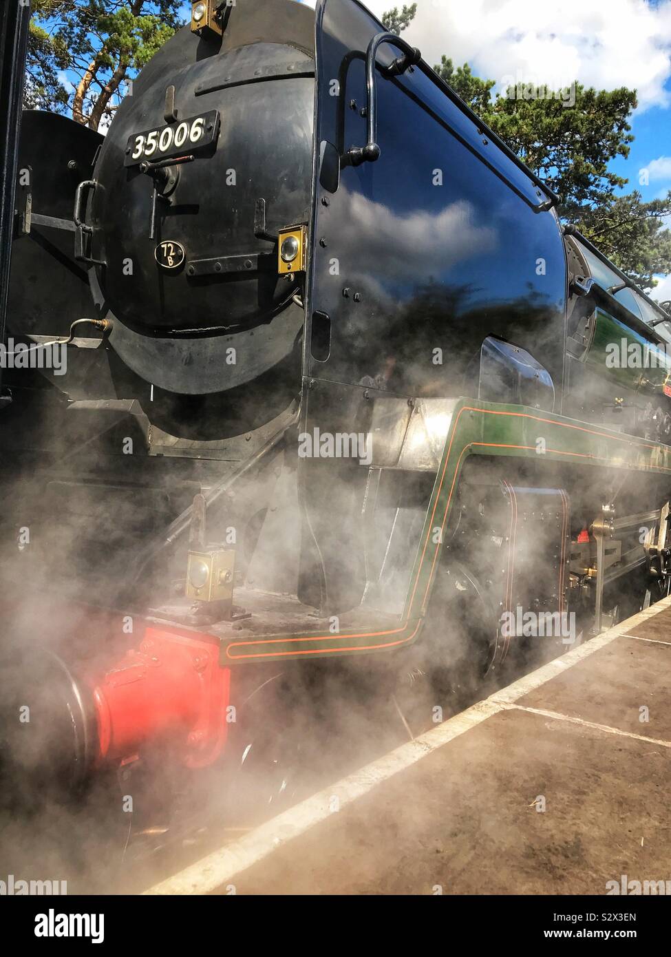 Dampf aus einer Lokomotive auf der Gloucestershire Warwickshire Steam Railway Stockfoto