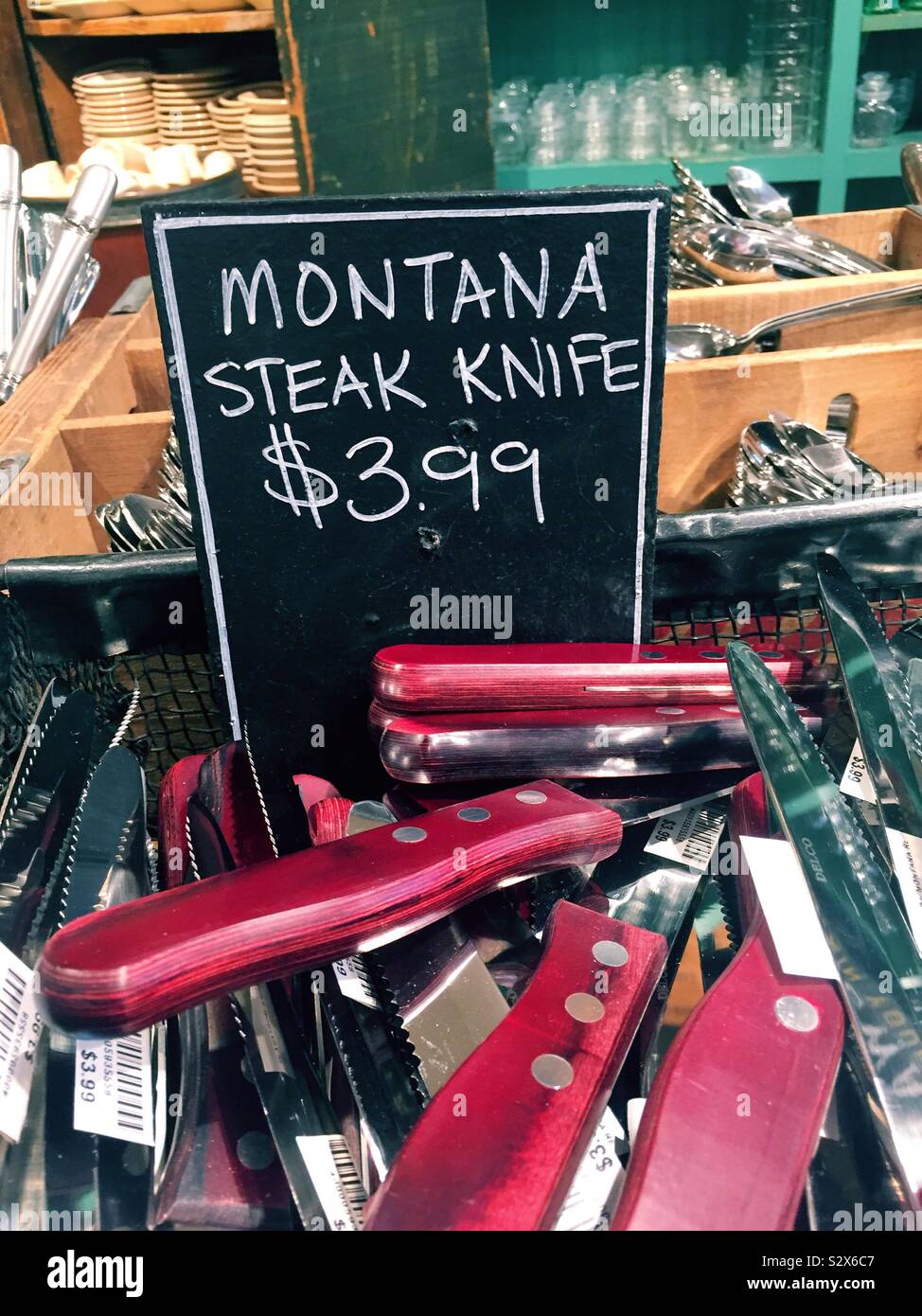 Anzeige von Montana Steak Messer an Fishs Eddy Retail Store in New York City, United States Stockfoto