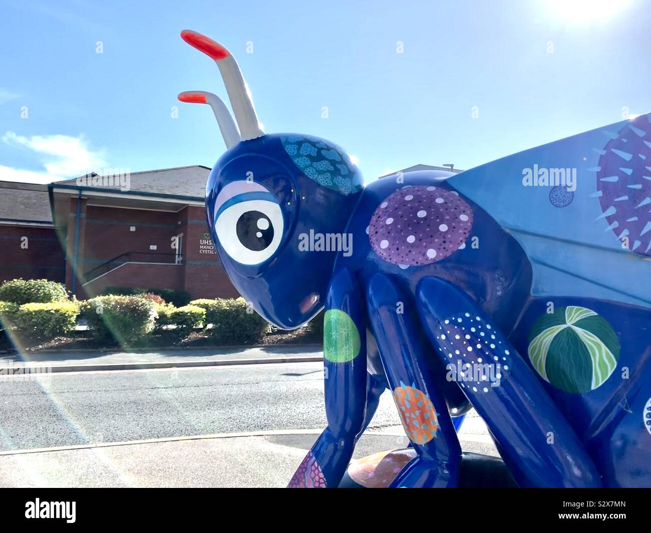 Biene Skulptur Wythenshawe hospital Manchester UK Stockfoto