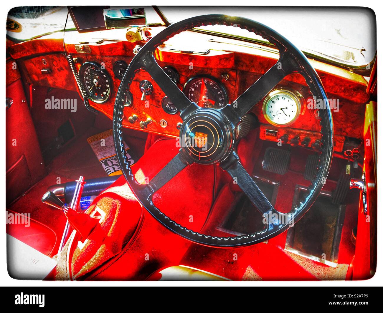 Vintage Jaguar XK 140 Auto Innenraum - Smartphone-aufgenommenes Stockfoto