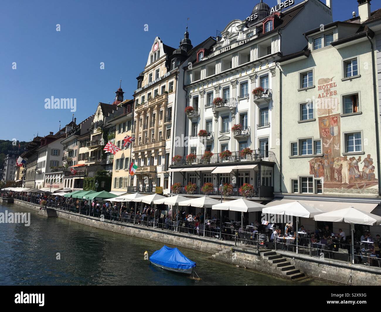 Am Wasser entlang der Reuss oh mittelalterliche Stadt Luzern, Schweiz Stockfoto