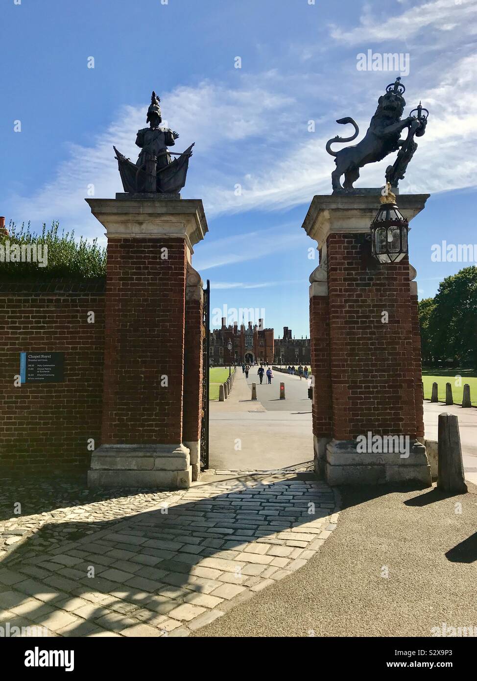Eingangstore zum Hampton Court Palace, Richmond upon Thames, England, Großbritannien Stockfoto