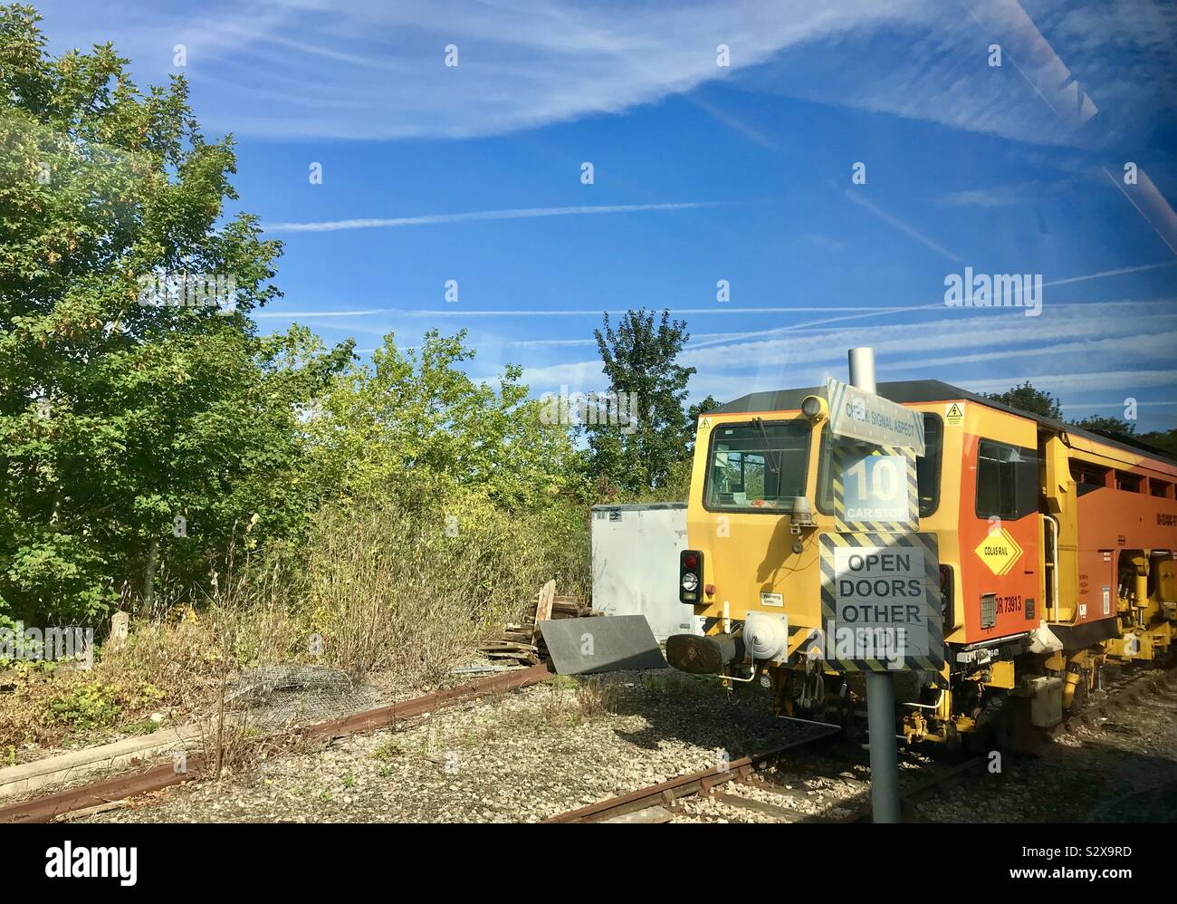 Stationäre Zug auf südlichen Bahn, Eisenbahn, England, Großbritannien Stockfoto