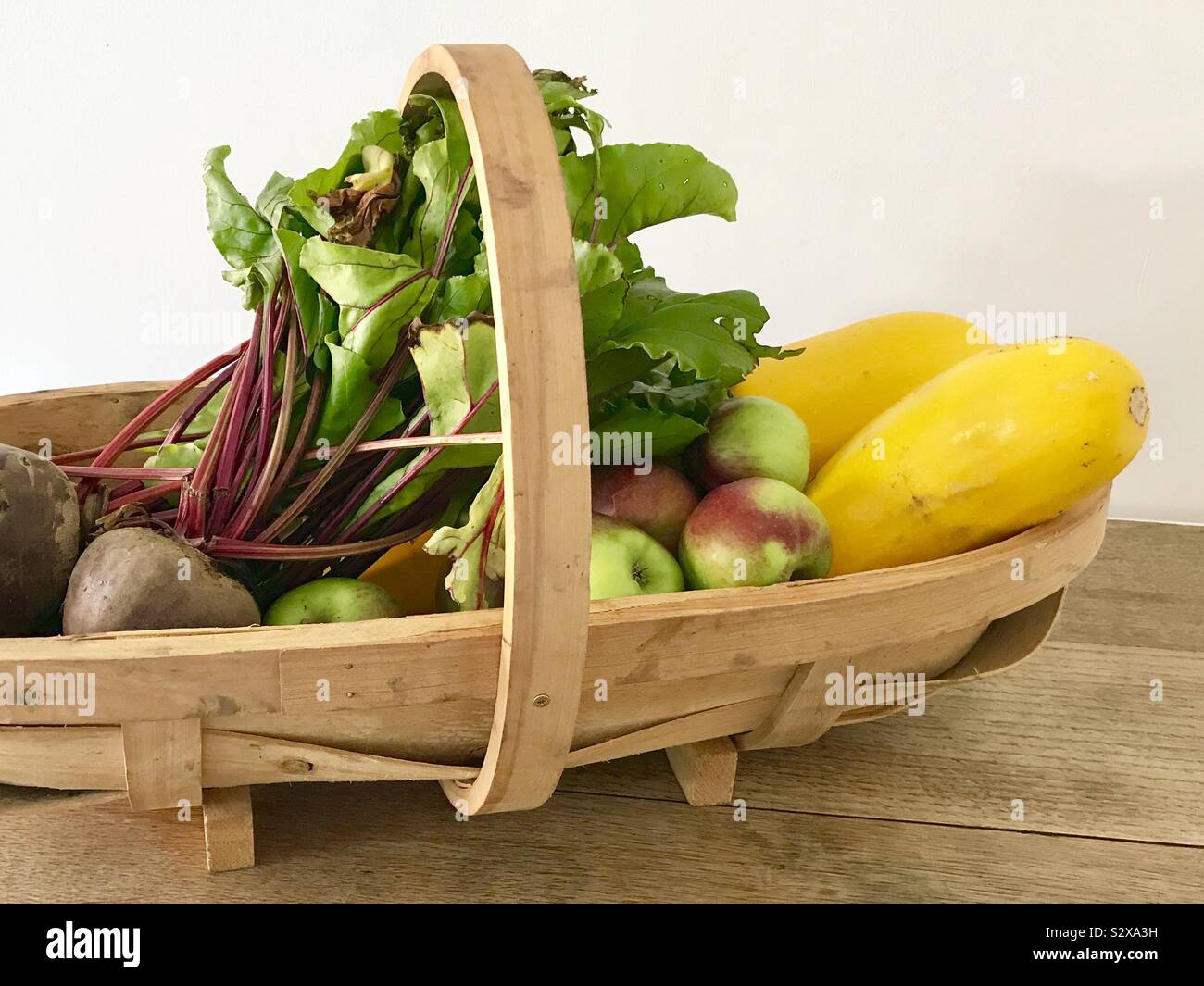 Gartenträger von Obst und Gemüse - Smartphone-aufgenommenes Stockfoto