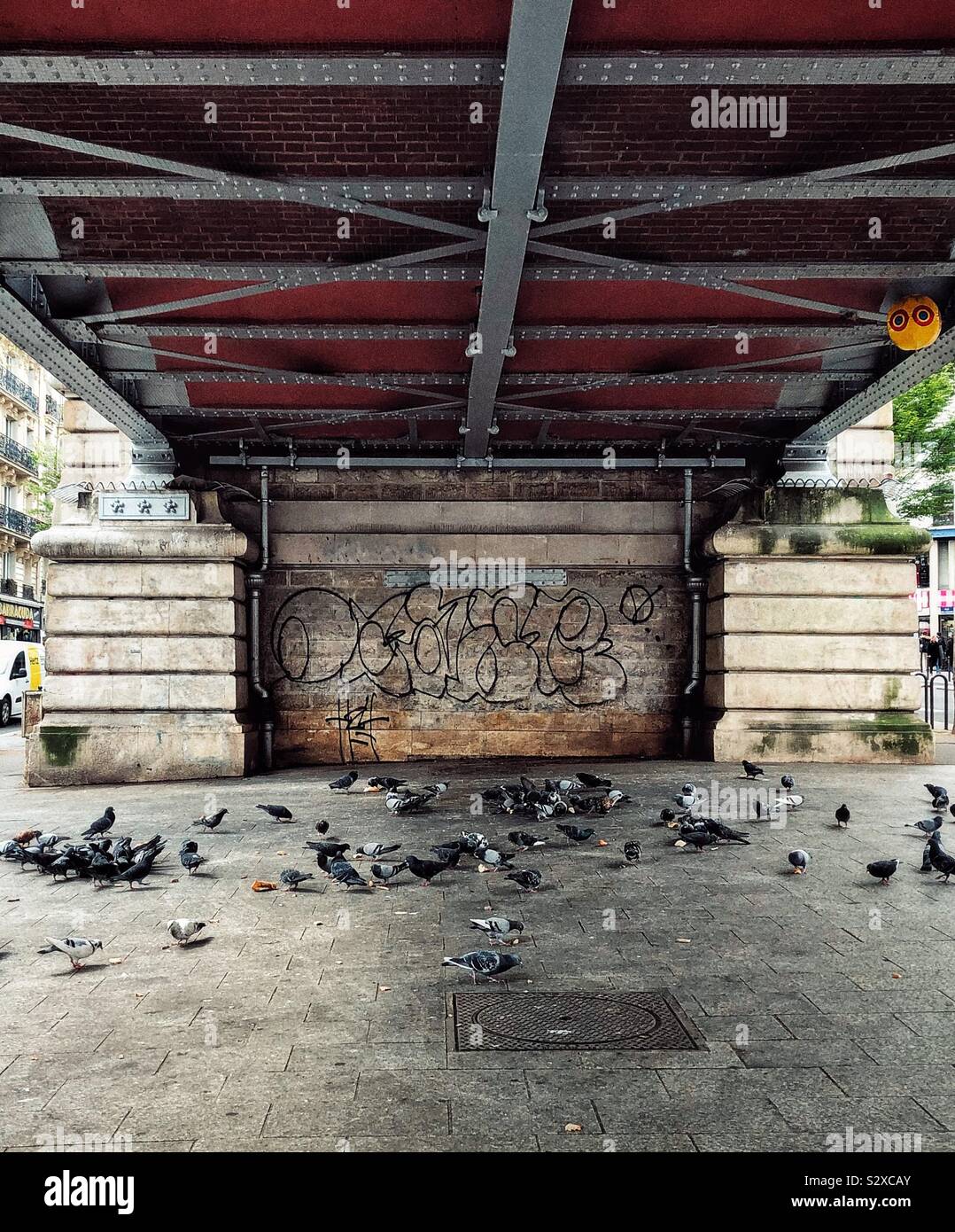 Paris underbelly - Smartphone-aufgenommenes Stockfoto