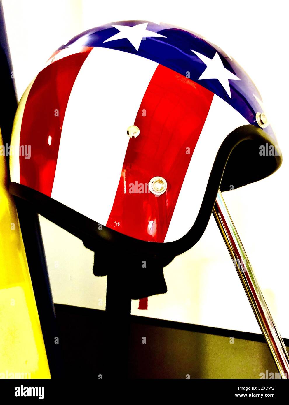 Rote weiße und blaue Sterne und Streifen Motorrad Helm Stockfoto