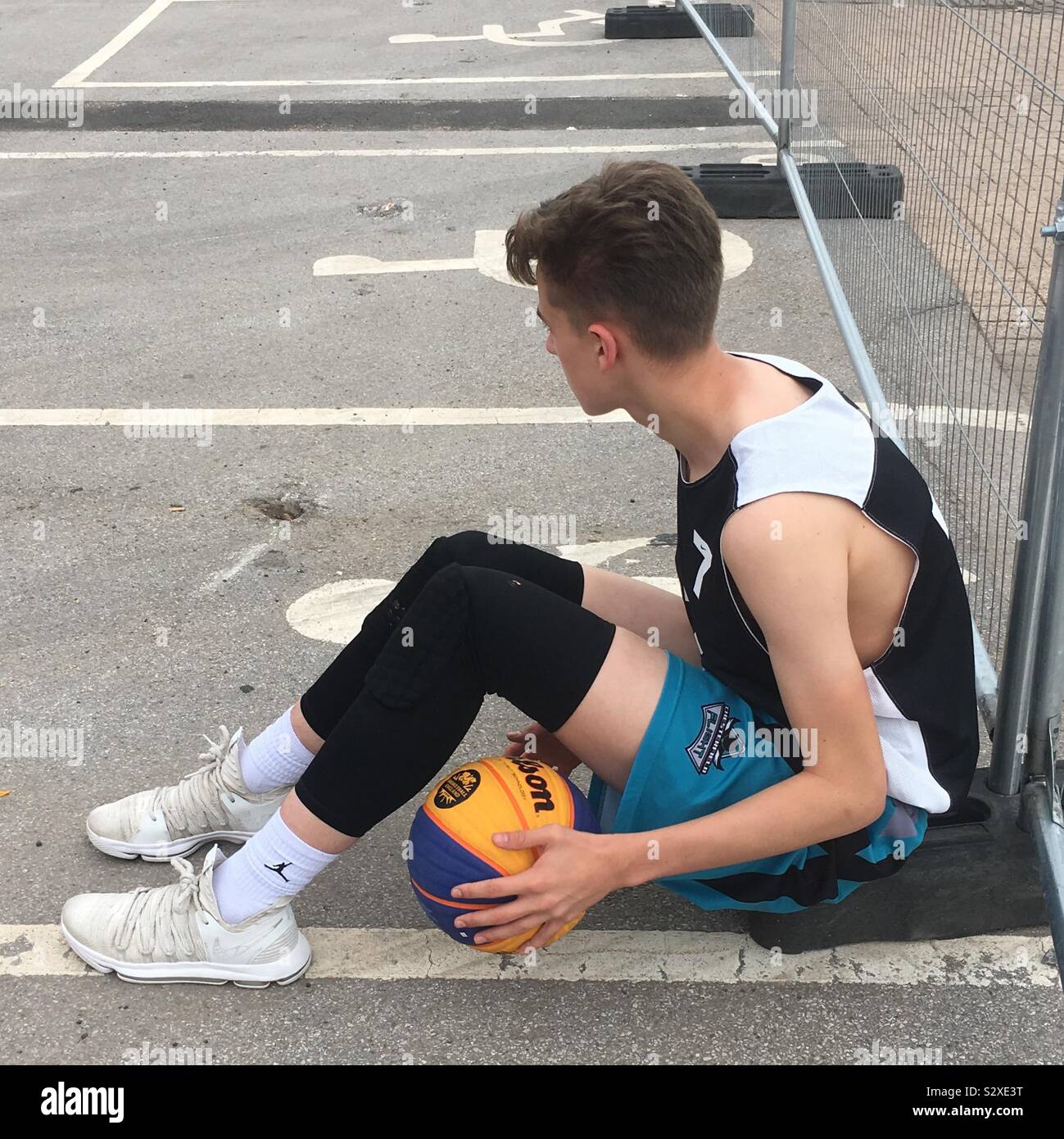 Basketball 3 V 3 Turnier - warten auf das Spiel! Stockfoto