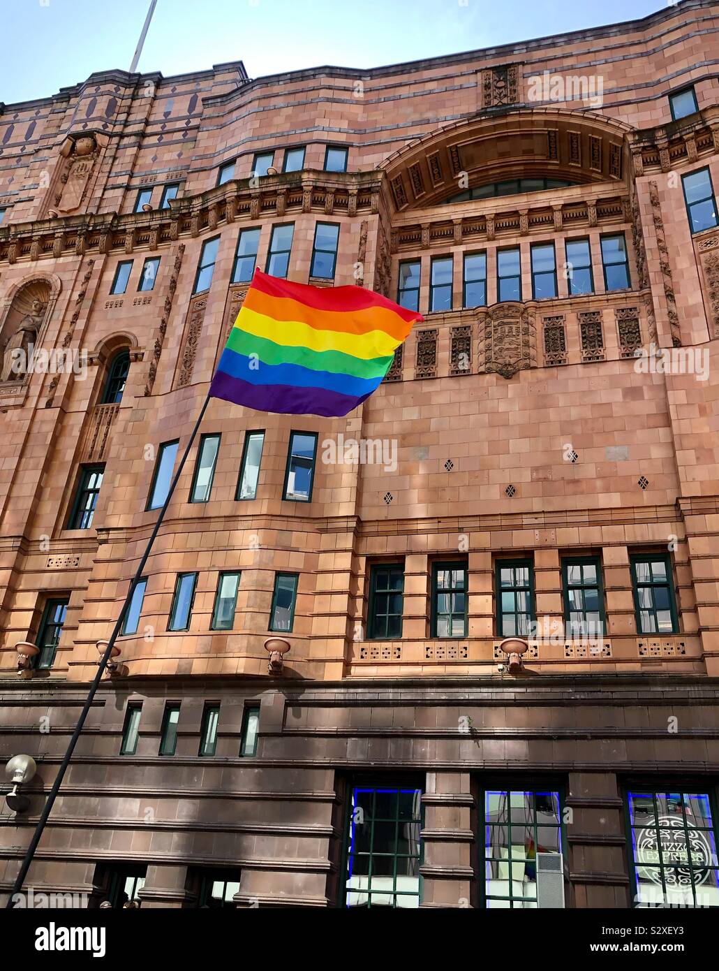 Regenbogen Flagge an der Manchester Pride 2019 Stockfoto