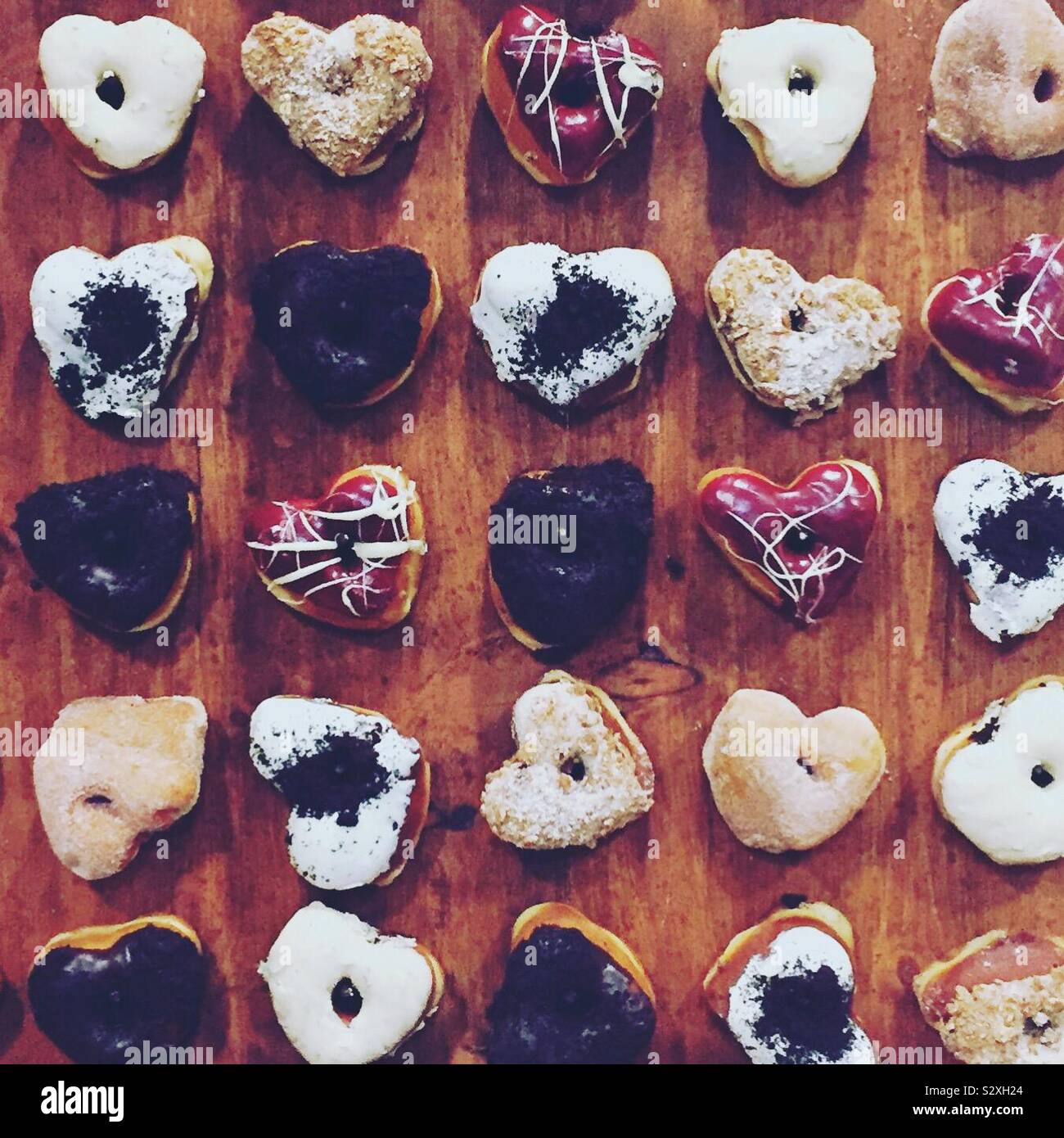 Ein leckeres Anzeige der leckere Donuts von K.R. Stockfoto