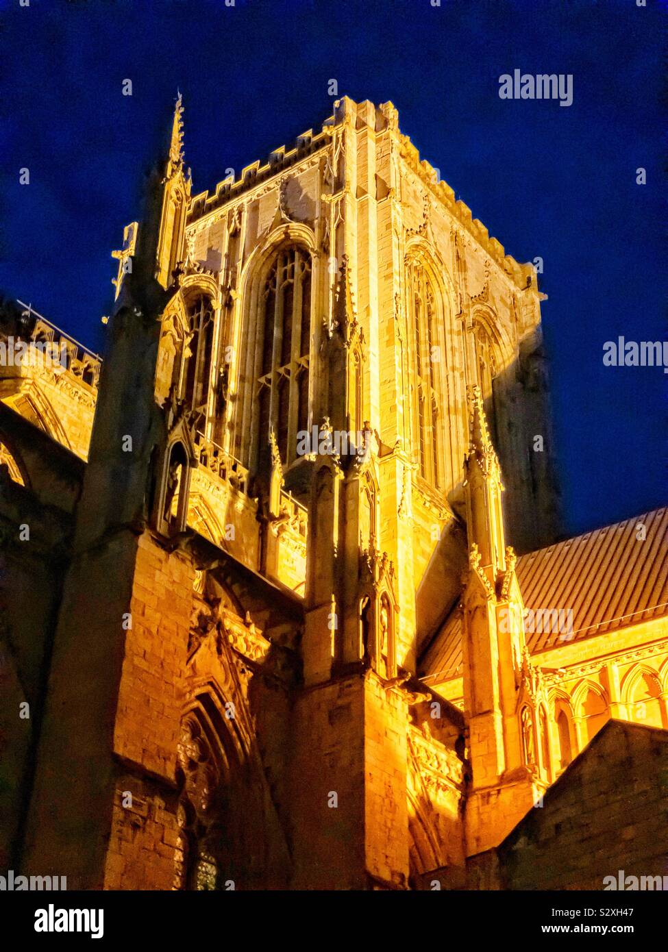 York Minster Central Tower bei Nacht - Smartphone-aufgenommenes Stockfoto