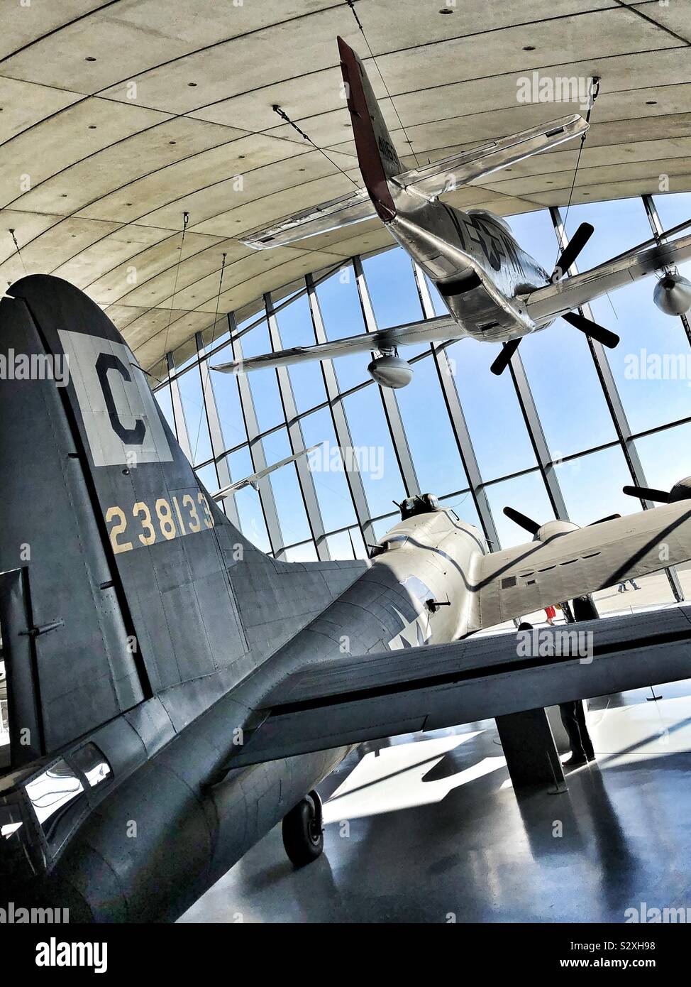 P51 und B17 im Imperial War Museum Duxford - Smartphone-aufgenommenes Stockfoto