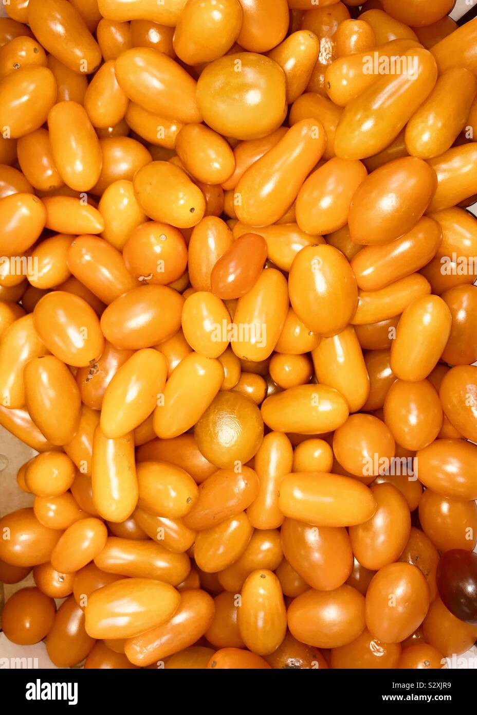 Kleine orange Tomaten auf einer Straße Markt Stockfoto