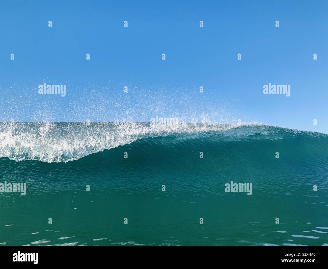 Eine brechende Welle. Manhattan Beach, Kalifornien, USA. Stockfoto