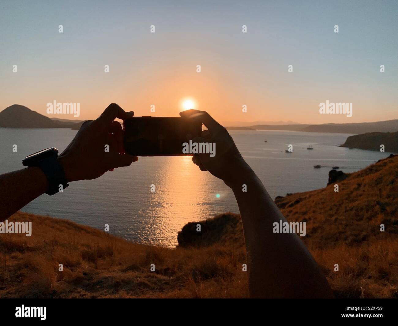 Erfassen Sonnenaufgänge während der Wanderungen in der Insel Padar Stockfoto