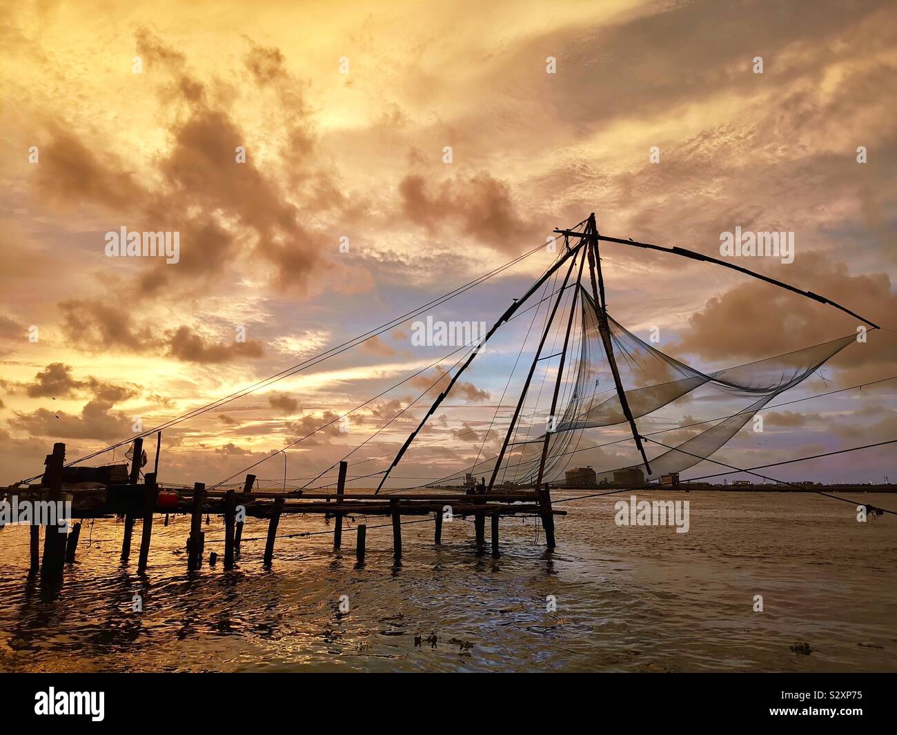 Die chinesischen Fischernetze in Cochin, Indien. Stockfoto