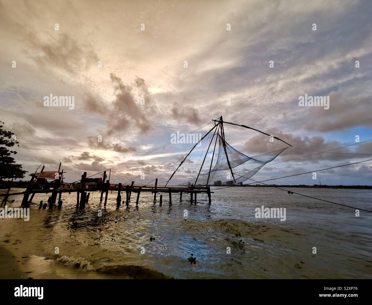 Die chinesischen Fischernetze in Cochin, Indien. Stockfoto