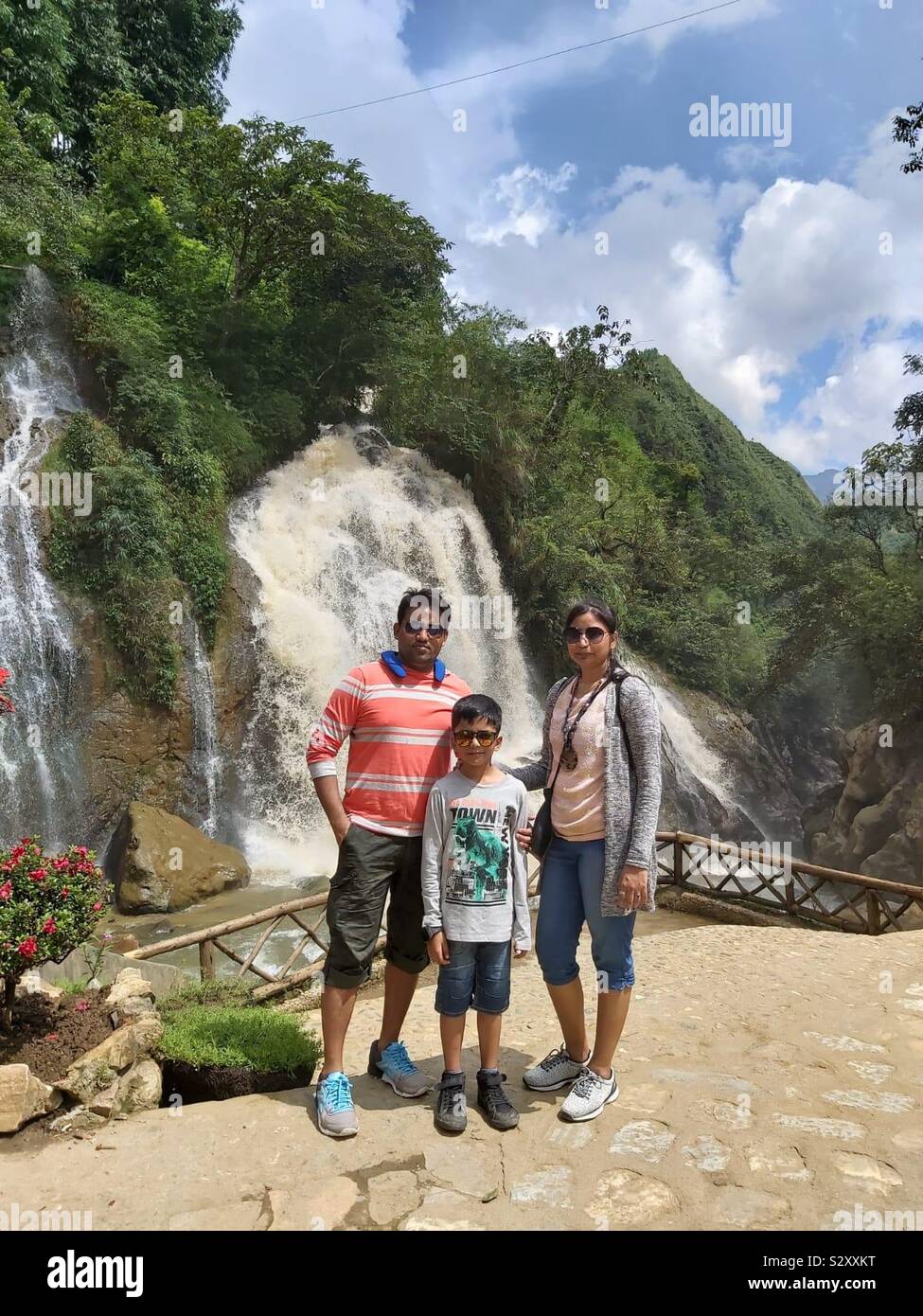 Cat Cat Dorf Wasserfall in Sapa - Smartphone-aufgenommenes Stockfoto