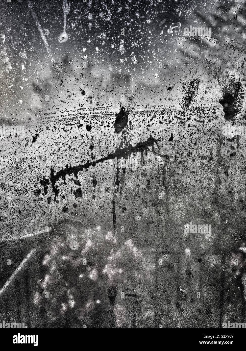 Muster in der Kondensation auf ein Fenster Stockfoto