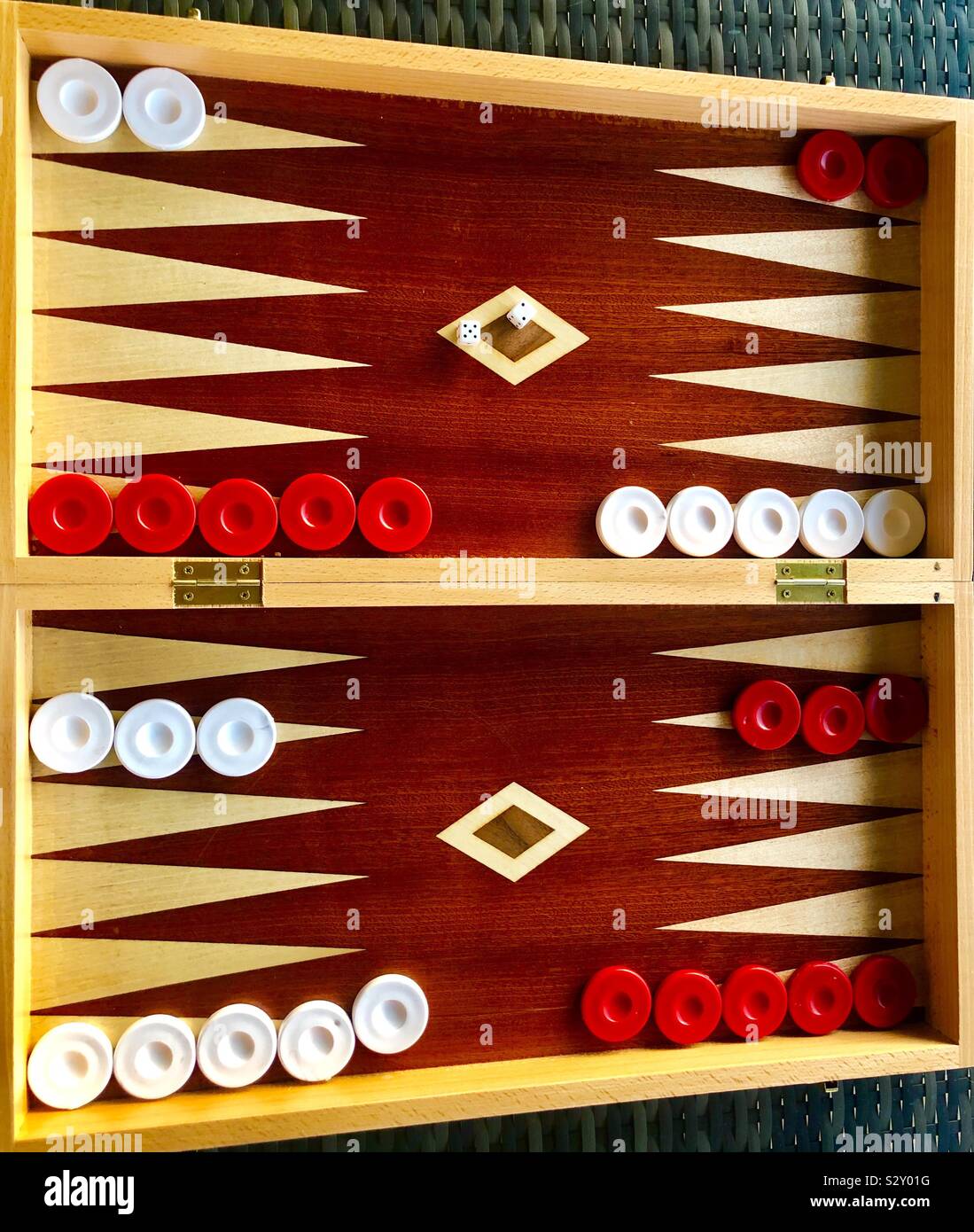 Griechisches backgammon -Fotos und -Bildmaterial in hoher Auflösung – Alamy