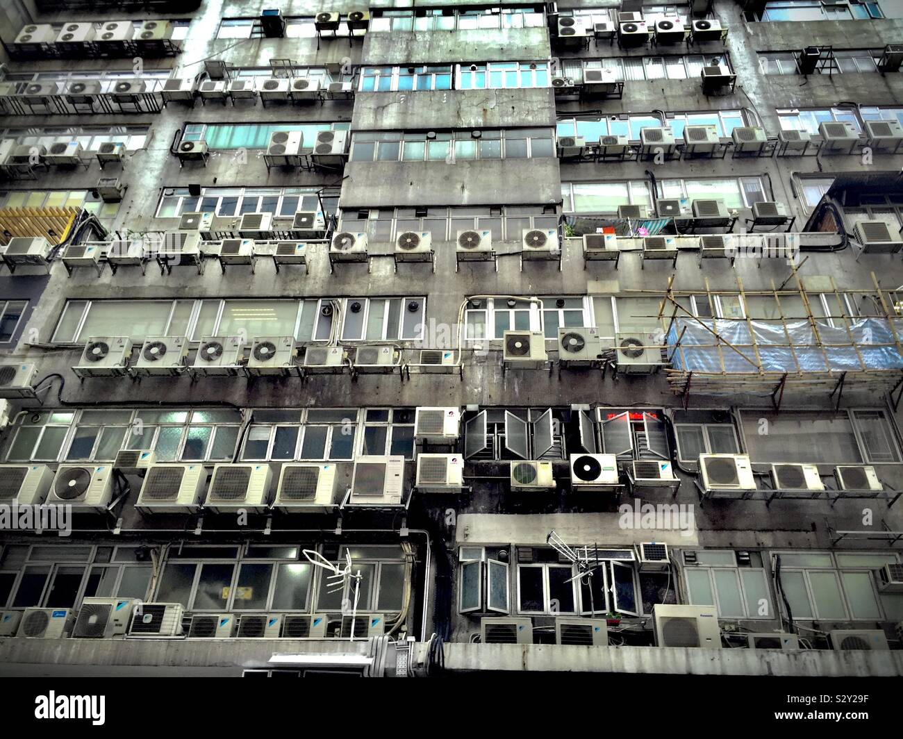 Typische konkrete Wohnhaus in Hong Kong Stockfoto