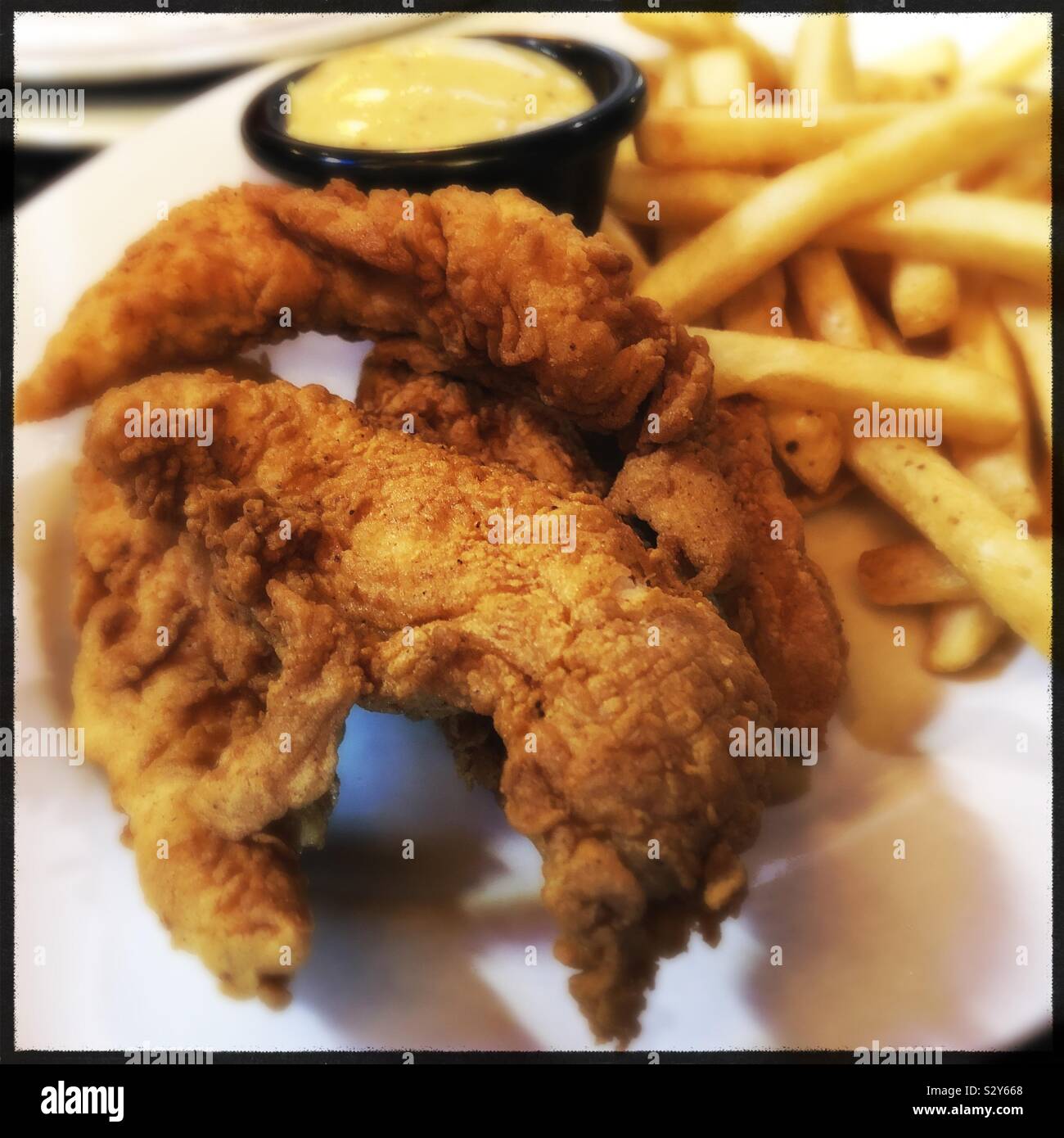 Chicken Fingers und Pommes frites Stockfoto
