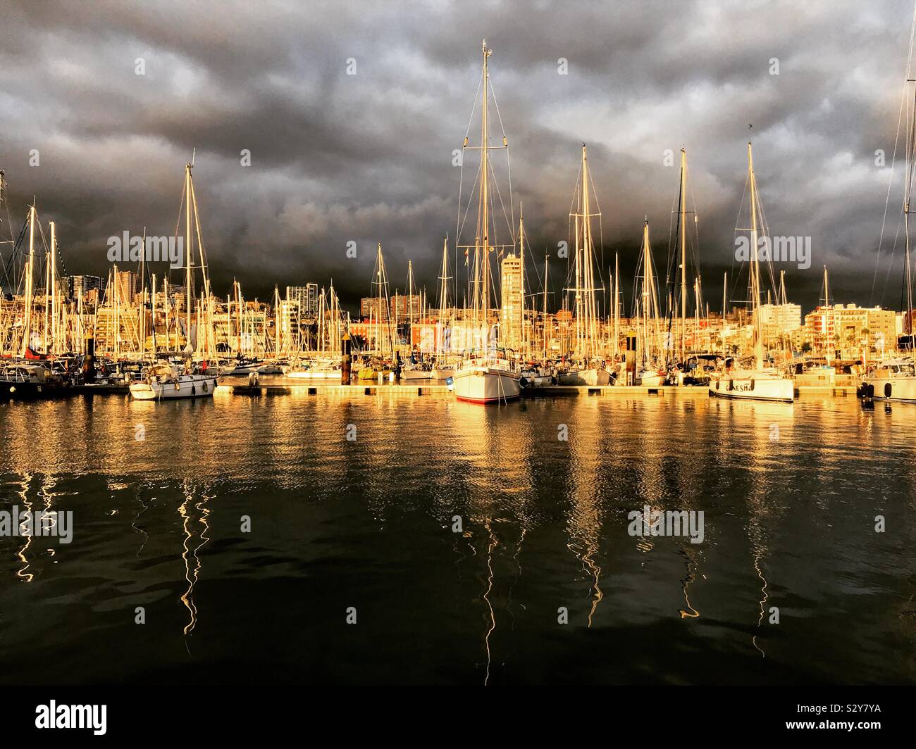 Dawn im Hafen von La Cruz auf Gran Canaria, Spanien - Smartphone-aufgenommenes Stockfoto