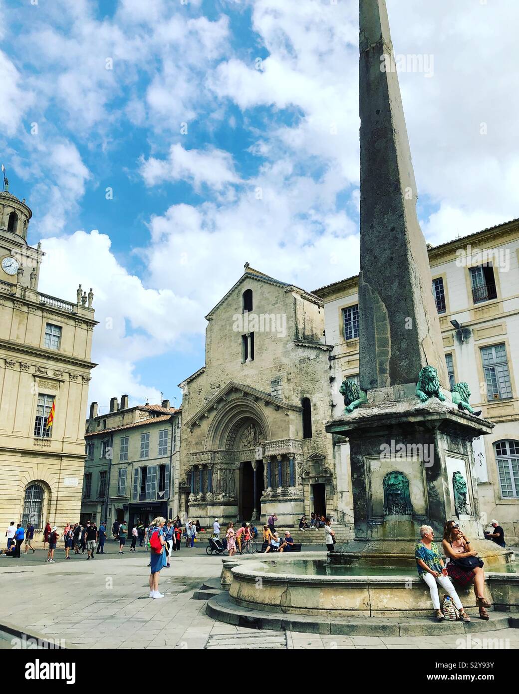 Arles Platz der Republik Obelisk Stockfoto