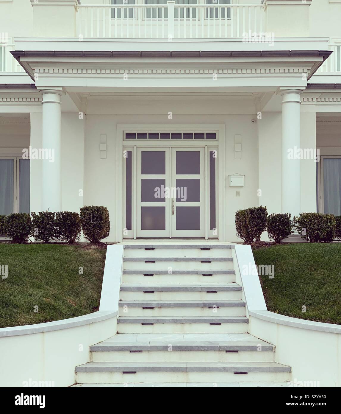 Marmor Treppe zum Eingang ein Haus in Allenhurst, Monmouth County, New Jersey, United States Stockfoto