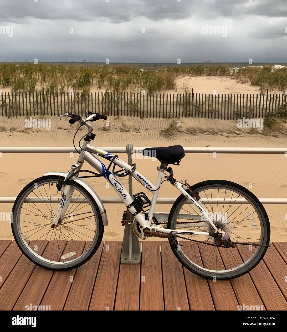 Mit dem Fahrrad auf dem Boardwalk, Ocean Grove, Neptun Township, Monmouth County, New Jersey, USA Stockfoto